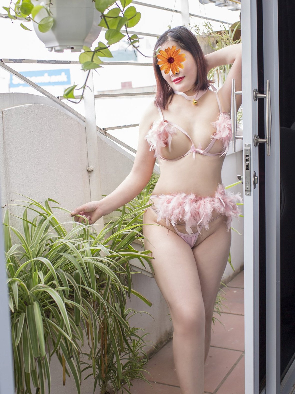 Escort Sài Gòn: Gái xinh Phú Nhuận đêm đê mê!