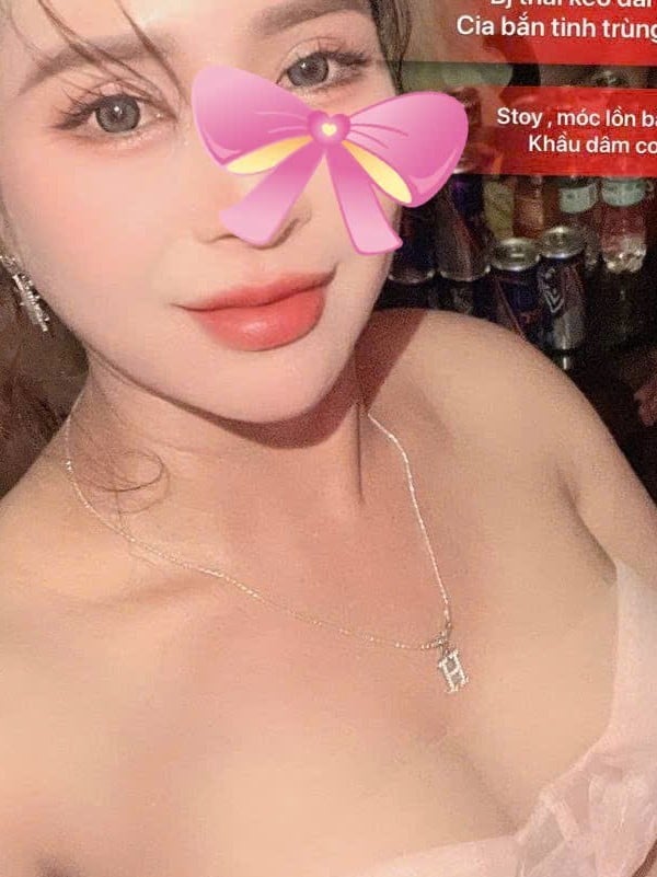 Đêm tối tràn ngập dục vọng, gái xinh sẵn sàng phục vụ, lồn ướt át chờ bạn khám phá.